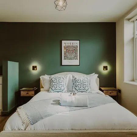 Westbury Collection - The Clarke * Bristol
